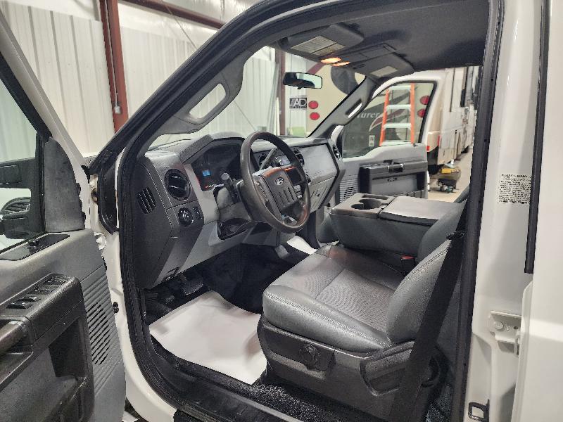 Ford Super Duty F-350 DRW 2WD Crew Cab 176" WB 60" CA Lariat 2015