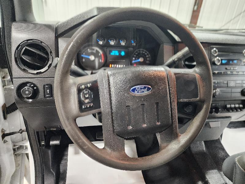 Ford Super Duty F-350 DRW 2WD Crew Cab 176" WB 60" CA Lariat 2015