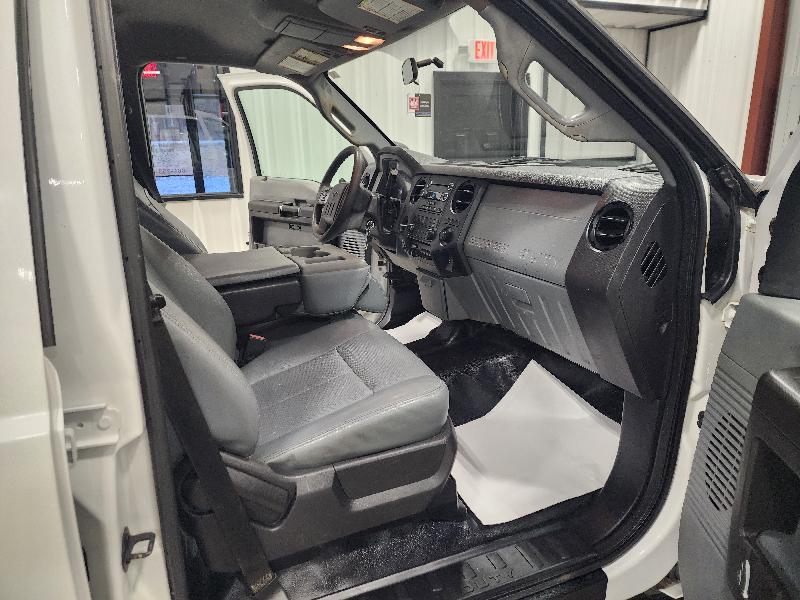 Ford Super Duty F-350 DRW 2WD Crew Cab 176" WB 60" CA Lariat 2015