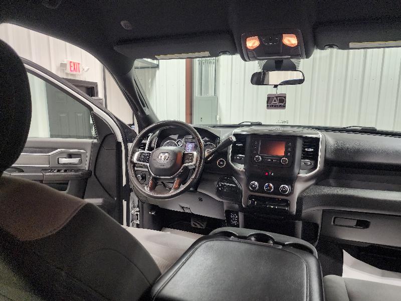 RAM 2500 Big Horn 4x4 Crew Cab 8' Box 2021