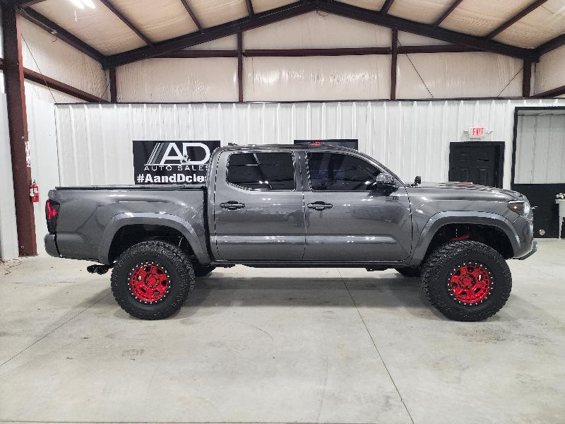 Toyota Tacoma 4WD Double Cab V6 AT TRD Sport (Natl) 2017