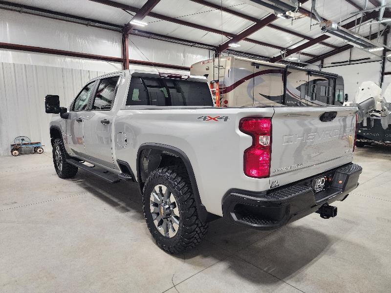 Chevrolet Silverado 2500HD 4WD Crew Cab 159" Custom 2022