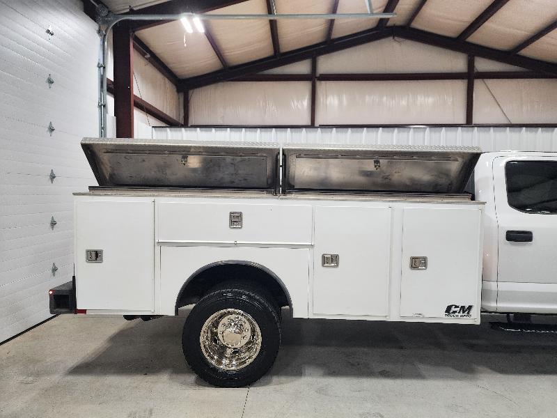 Ford Super Duty F-550 DRW 2WD Crew Cab 200" WB 84" CA XL 2019