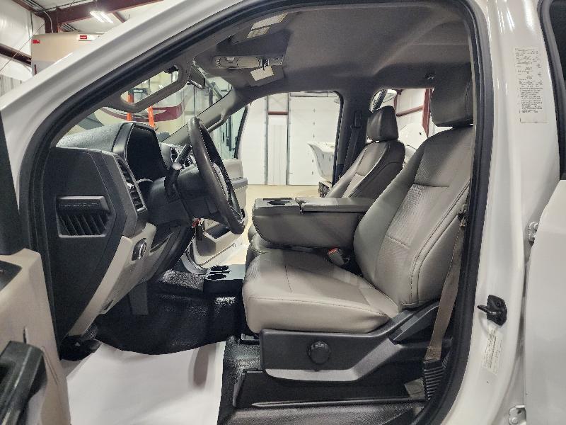 Ford Super Duty F-550 DRW 2WD Crew Cab 200" WB 84" CA XL 2019