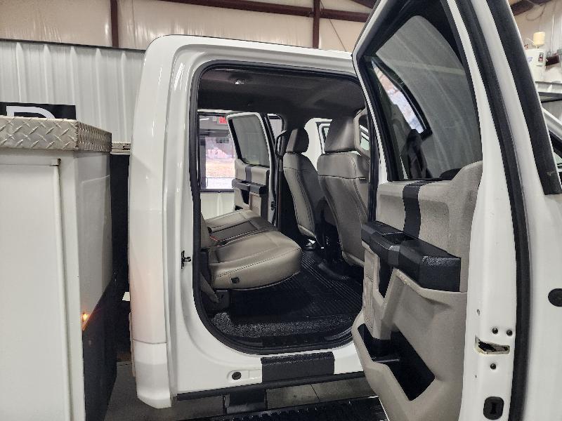 Ford Super Duty F-550 DRW 2WD Crew Cab 200" WB 84" CA XL 2019