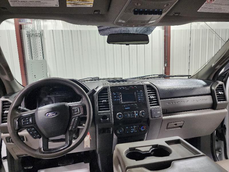 Ford Super Duty F-550 DRW 2WD Crew Cab 200" WB 84" CA XL 2019