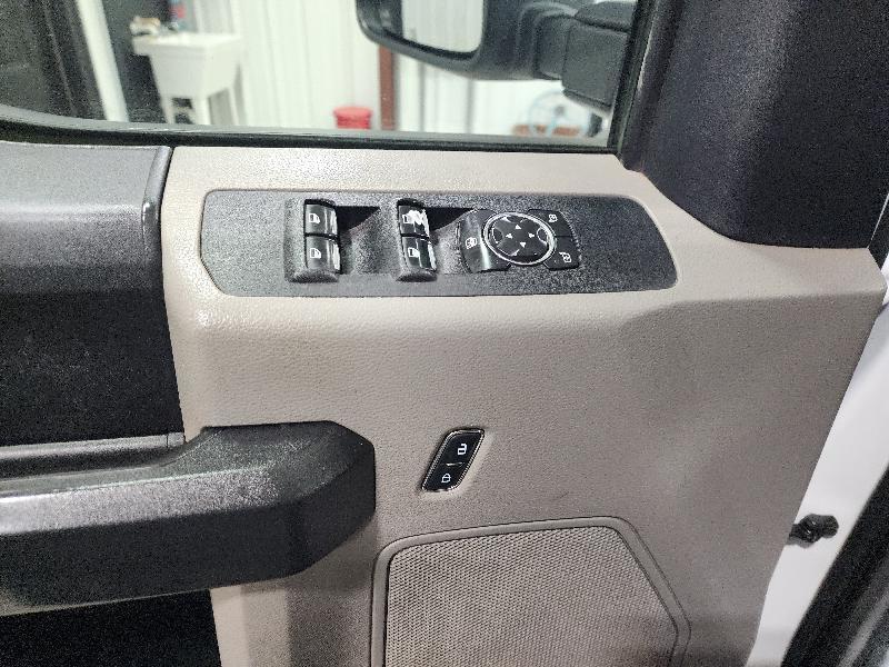 Ford Super Duty F-550 DRW 2WD Crew Cab 200" WB 84" CA XL 2019