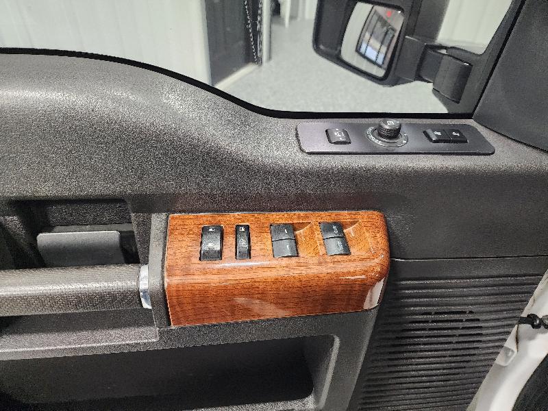 Ford Super Duty F-250 SRW 4WD Crew Cab 156" King Ranch 2016