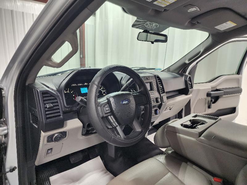 Ford F-150 4WD Reg Cab 141" XL 2016