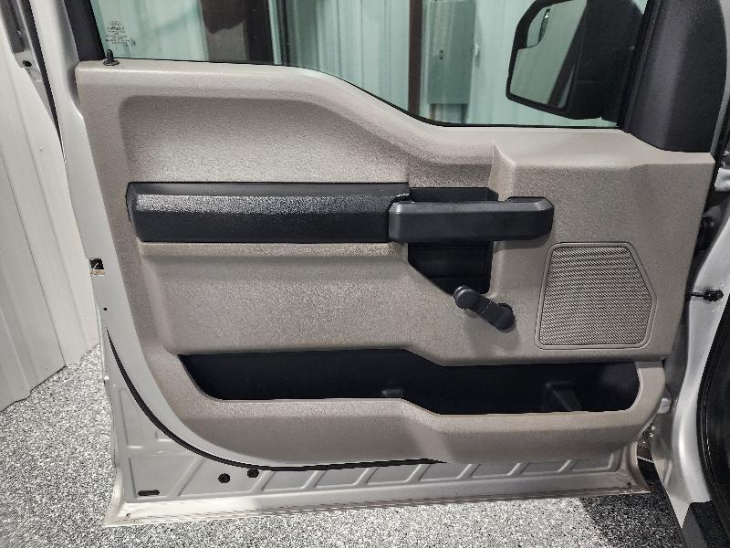 Ford F-150 4WD Reg Cab 141" XL 2016