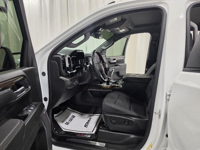 Chevrolet Silverado 1500 4WD Crew Cab 147" LT Trail Boss 2024