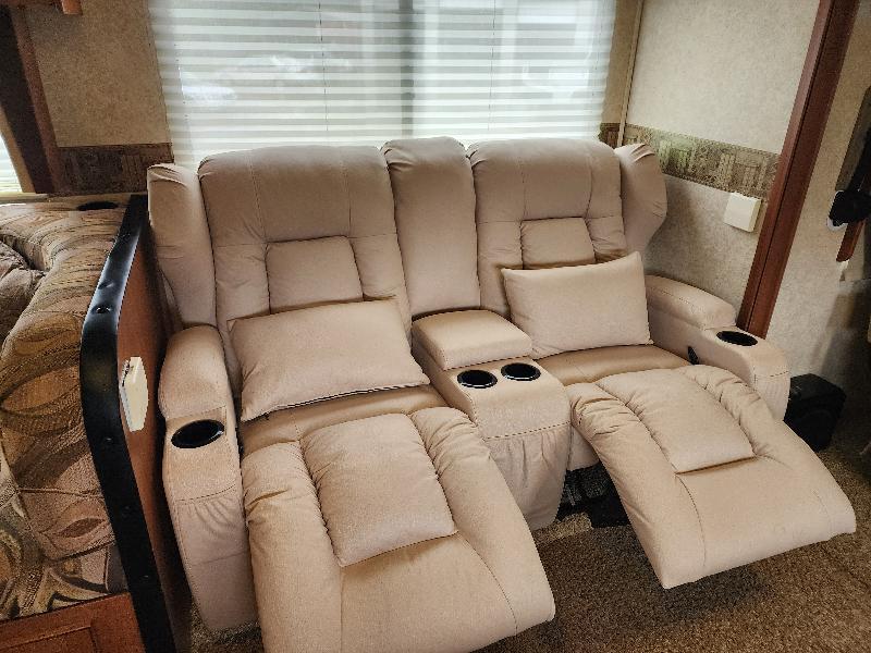 Ford Super Duty F-53 Motorhome Stripped Chassis 208" DRW 2012