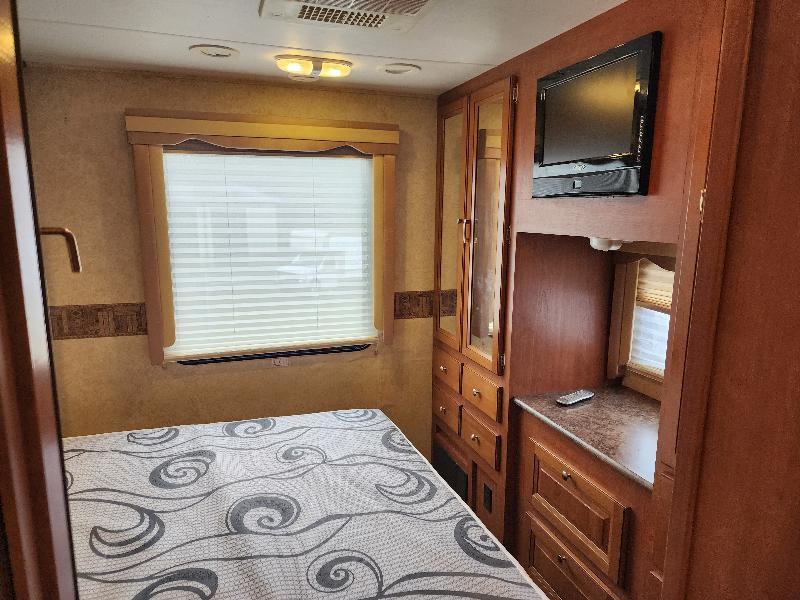 Ford Super Duty F-53 Motorhome Stripped Chassis 208" DRW 2012