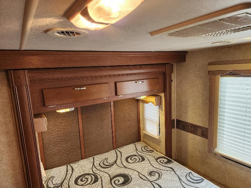 Ford Super Duty F-53 Motorhome Stripped Chassis 208" DRW 2012