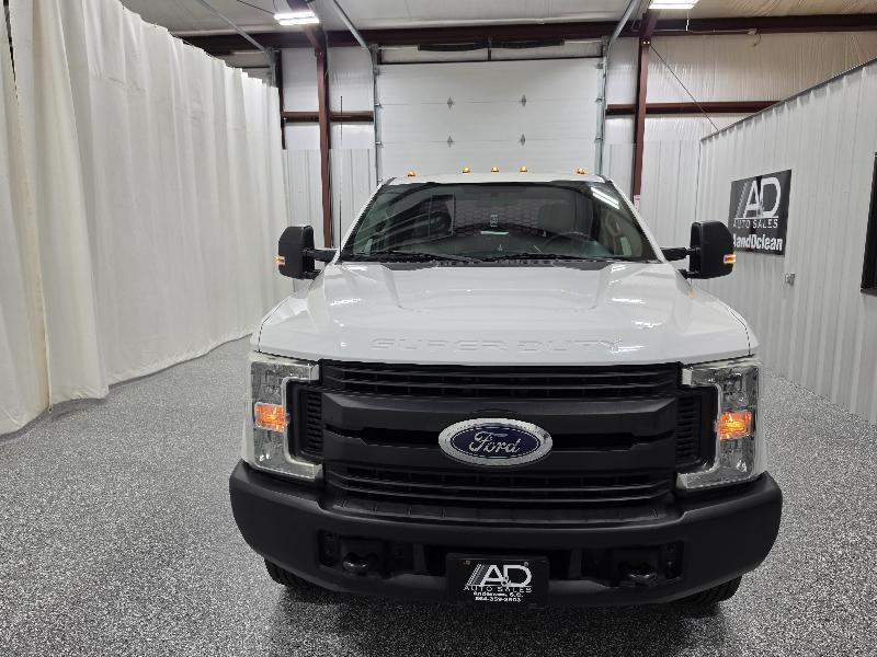 Ford Super Duty F-350 DRW XL 4WD SuperCab 168" WB 60" CA 2018