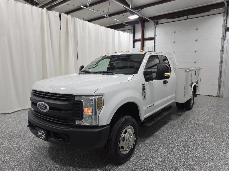Ford Super Duty F-350 DRW XL 4WD SuperCab 168" WB 60" CA 2018