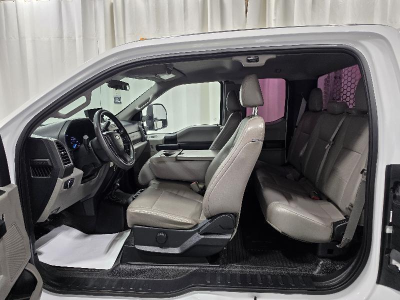 Ford Super Duty F-350 DRW XL 4WD SuperCab 168" WB 60" CA 2018