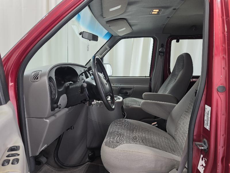 Ford Econoline Cargo Van E-350 2001