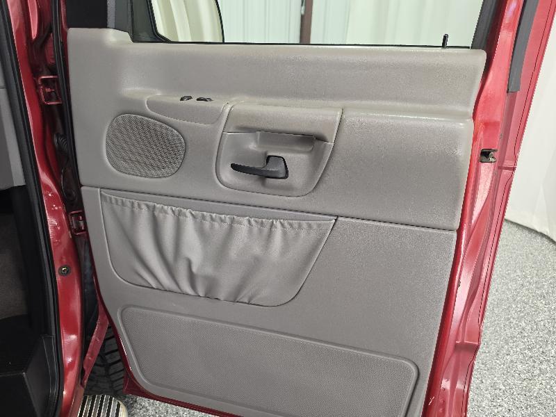 Ford Econoline Cargo Van E-350 2001