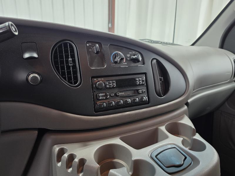 Ford Econoline Cargo Van E-350 2001
