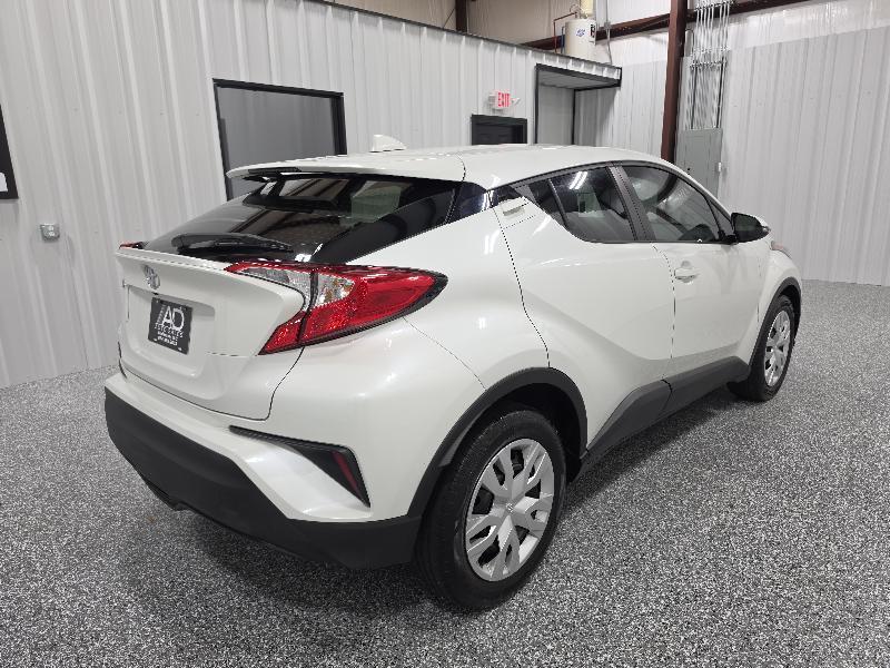 Toyota C-HR LE FWD (Natl) 2021