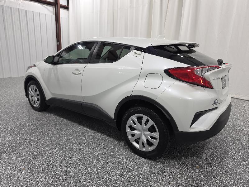 Toyota C-HR LE FWD (Natl) 2021