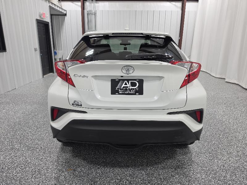 Toyota C-HR LE FWD (Natl) 2021