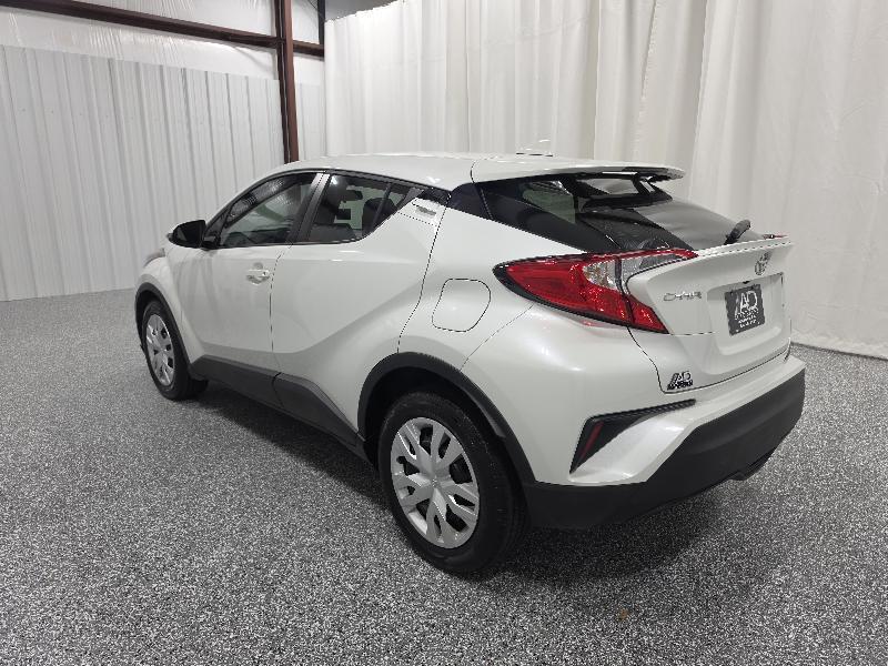 Toyota C-HR LE FWD (Natl) 2021