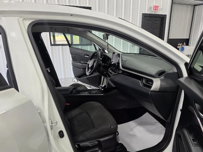 Toyota C-HR LE FWD (Natl) 2021