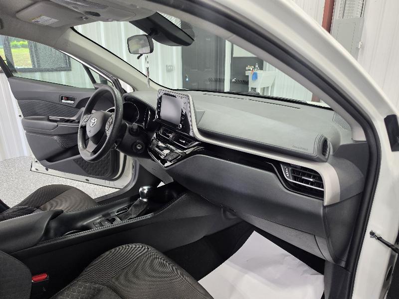 Toyota C-HR LE FWD (Natl) 2021