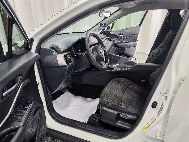 Toyota C-HR LE FWD (Natl) 2021