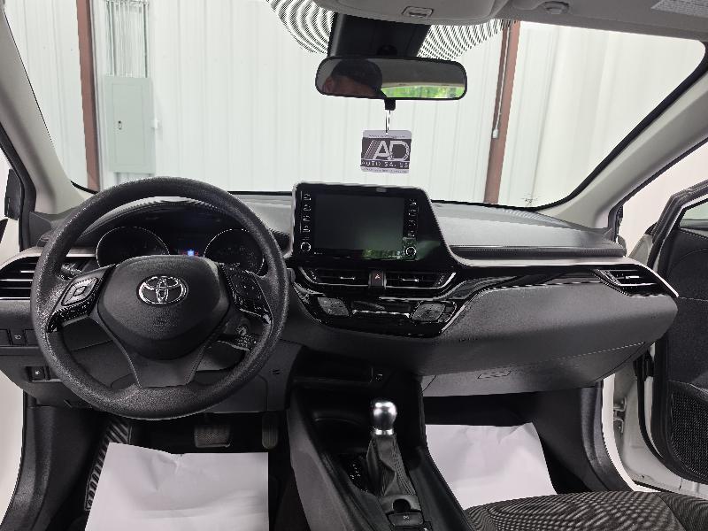 Toyota C-HR LE FWD (Natl) 2021