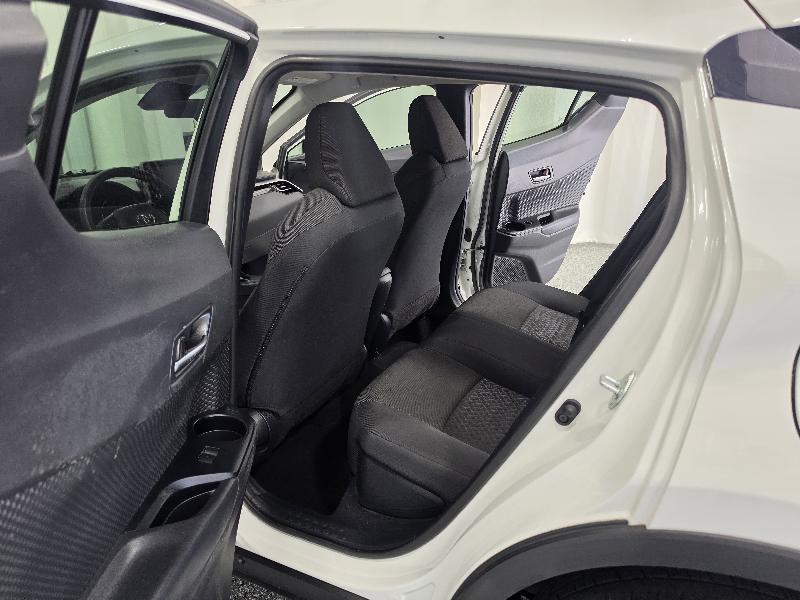 Toyota C-HR LE FWD (Natl) 2021