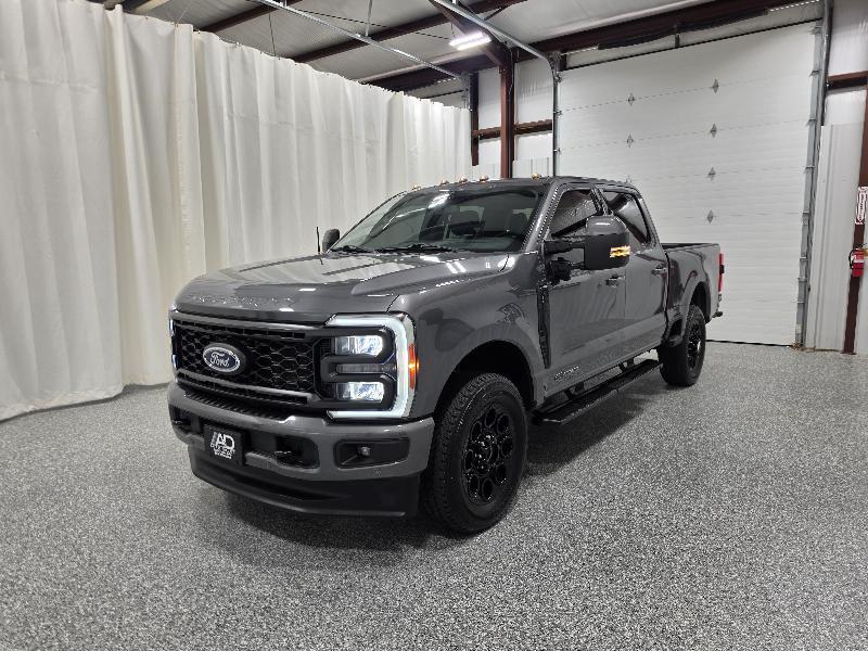 Ford Super Duty F-250 SRW Lariat 4WD Crew Cab 6.75' Box 2023