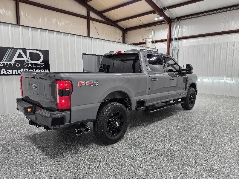 Ford Super Duty F-250 SRW Lariat 4WD Crew Cab 6.75' Box 2023