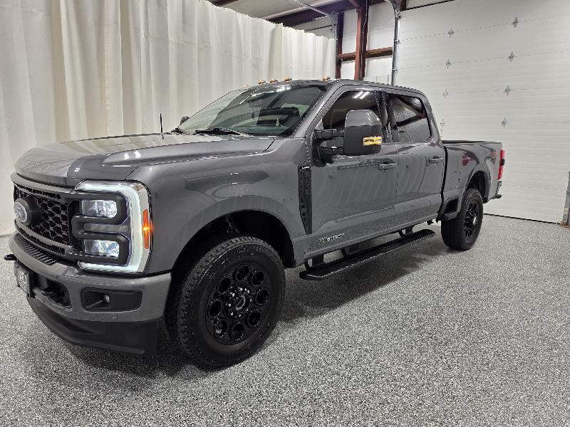 Ford Super Duty F-250 SRW Lariat 4WD Crew Cab 6.75' Box 2023