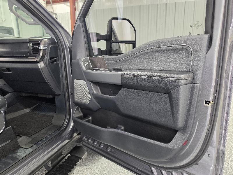 Ford Super Duty F-250 SRW Lariat 4WD Crew Cab 6.75' Box 2023