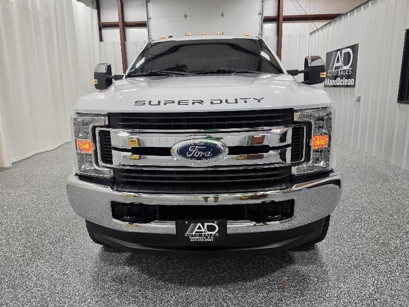 Ford Super Duty F-350 DRW Crew Cab 176" WB XLT 4WD 2018