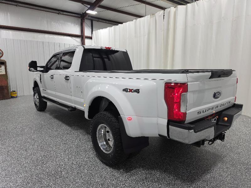 Ford Super Duty F-350 DRW Crew Cab 176" WB XLT 4WD 2018