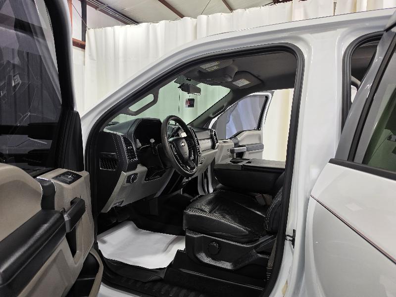 Ford Super Duty F-350 DRW Crew Cab 176" WB XLT 4WD 2018