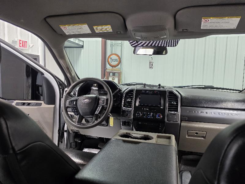 Ford Super Duty F-350 DRW Crew Cab 176" WB XLT 4WD 2018