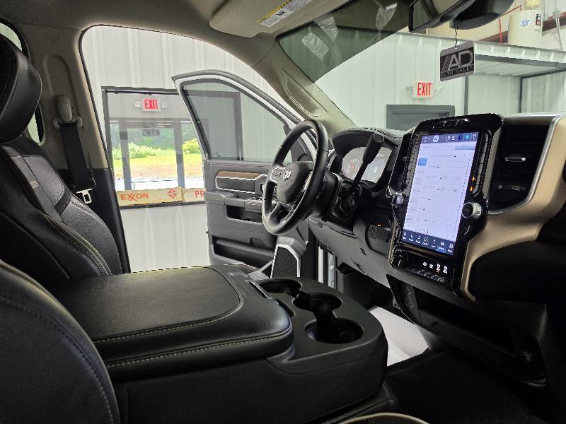 RAM 2500 Laramie 4x4 Crew Cab 6'4" Box 2024