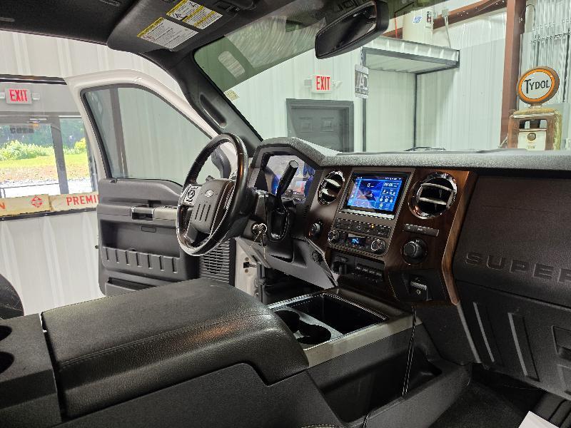 Ford Super Duty F-350 SRW Crew Cab 156" Lariat 4WD 2011