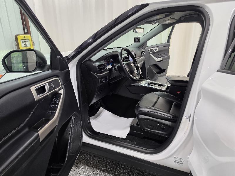 Ford Explorer XLT 4-Door 2WD 2023