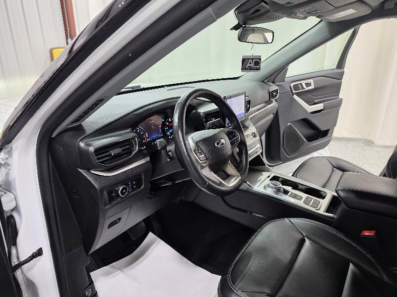Ford Explorer XLT 4-Door 2WD 2023