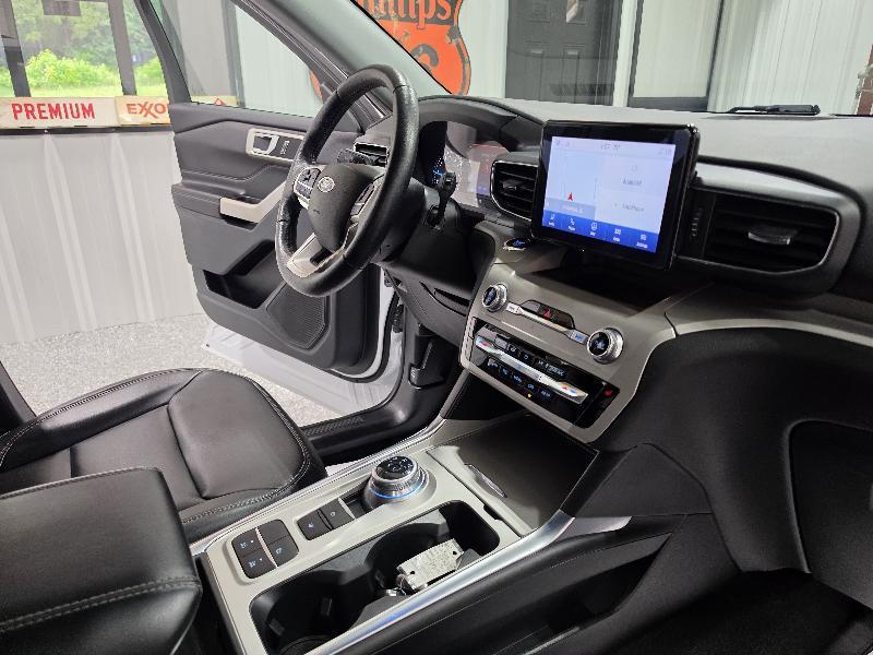 Ford Explorer XLT 4-Door 2WD 2023