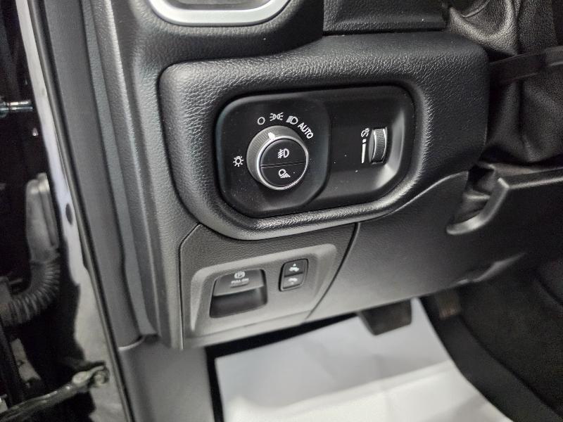 RAM 1500 Big Horn 4x4 Crew Cab 6'4" Box 2021