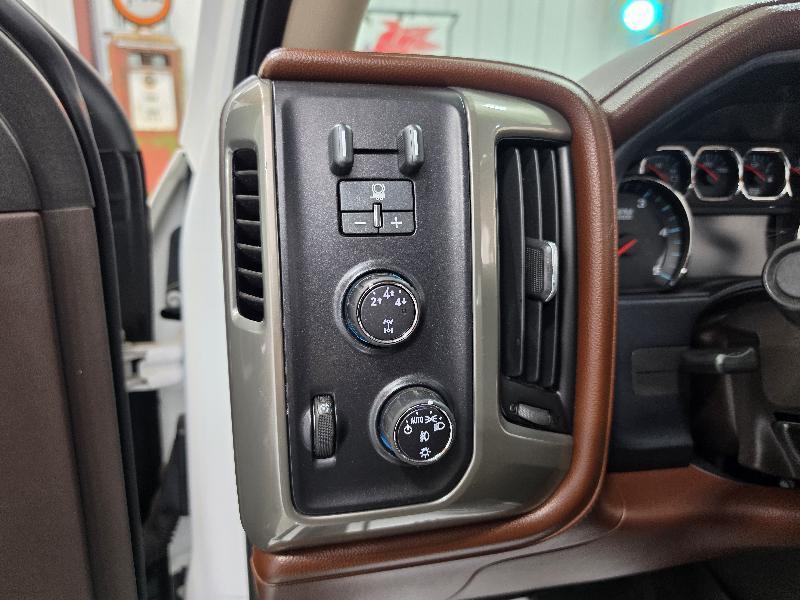 Chevrolet Silverado 3500HD Built After Aug 14 4WD Crew Cab 167.7" High Country 2015