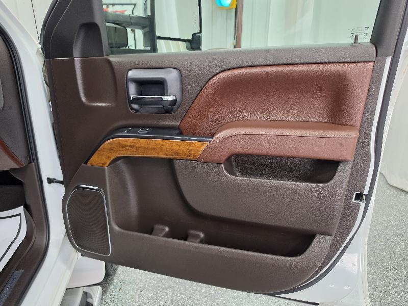 Chevrolet Silverado 3500HD Built After Aug 14 4WD Crew Cab 167.7" High Country 2015