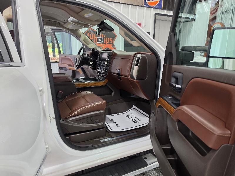 Chevrolet Silverado 3500HD Built After Aug 14 4WD Crew Cab 167.7" High Country 2015